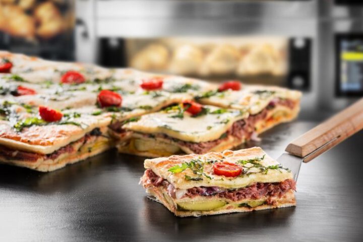 BBQ-Brotlasagne mit Tomatensalsa